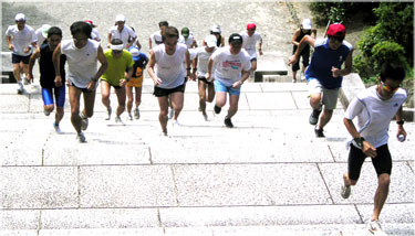 ���R��˂̑�K�i�ɒ���I�P���